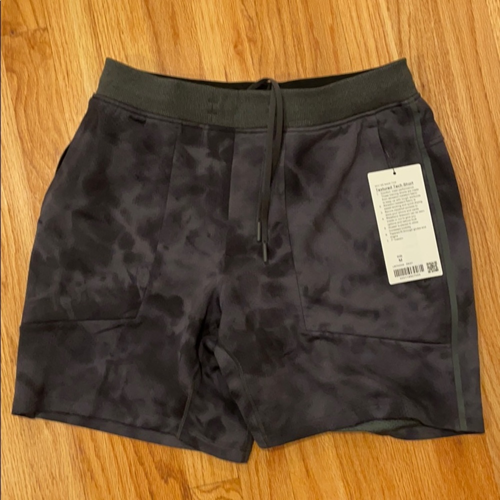 Lululemon 7” textured tech shorts